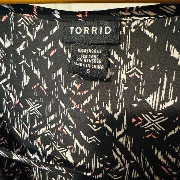 Torrid Black and White Textured Tank Top - Picture 6 of 10